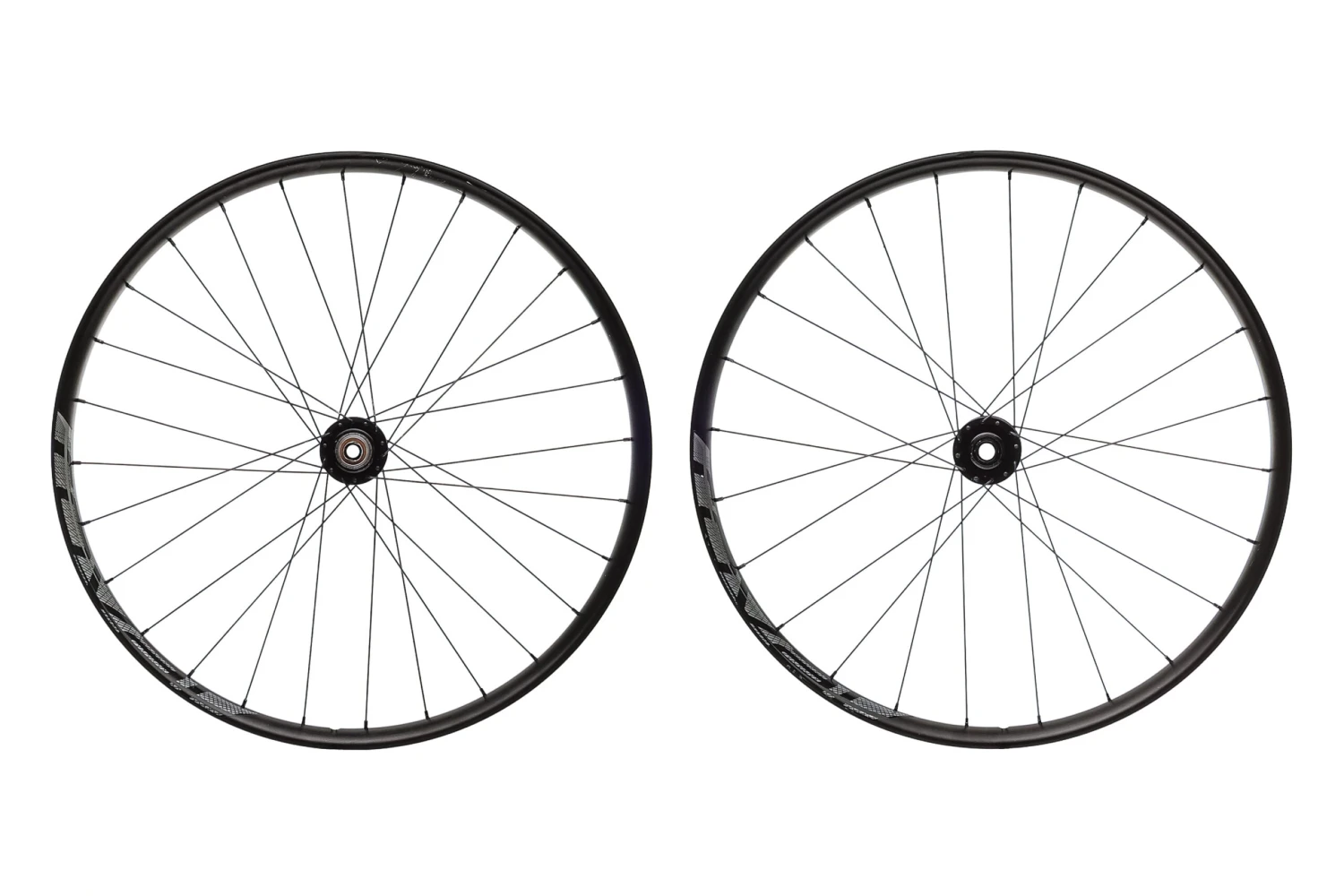 Roval Traverse Fattie 38 Aluminum Tubeless 27.5" Wheelset Specialized Roval Traverse Fattie 38 Aluminum Tubeless 27.5" Wheelset -Specialized Shop WMT13376 PH3 1 scaled