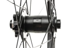 Specialized Cruzero Disc Alloy Tubeless 700c Wheelset 5 Specialized Cruzero Disc Alloy Tubeless 700c Wheelset -Specialized Shop WRD14524 PH2 04