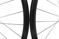 Specialized Cruzero Disc Alloy Tubeless 700c Wheelset 6 Specialized Cruzero Disc Alloy Tubeless 700c Wheelset -Specialized Shop WRD14524 PH2 05